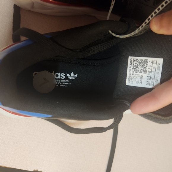 Adidas shoes - Picture 4 of 7